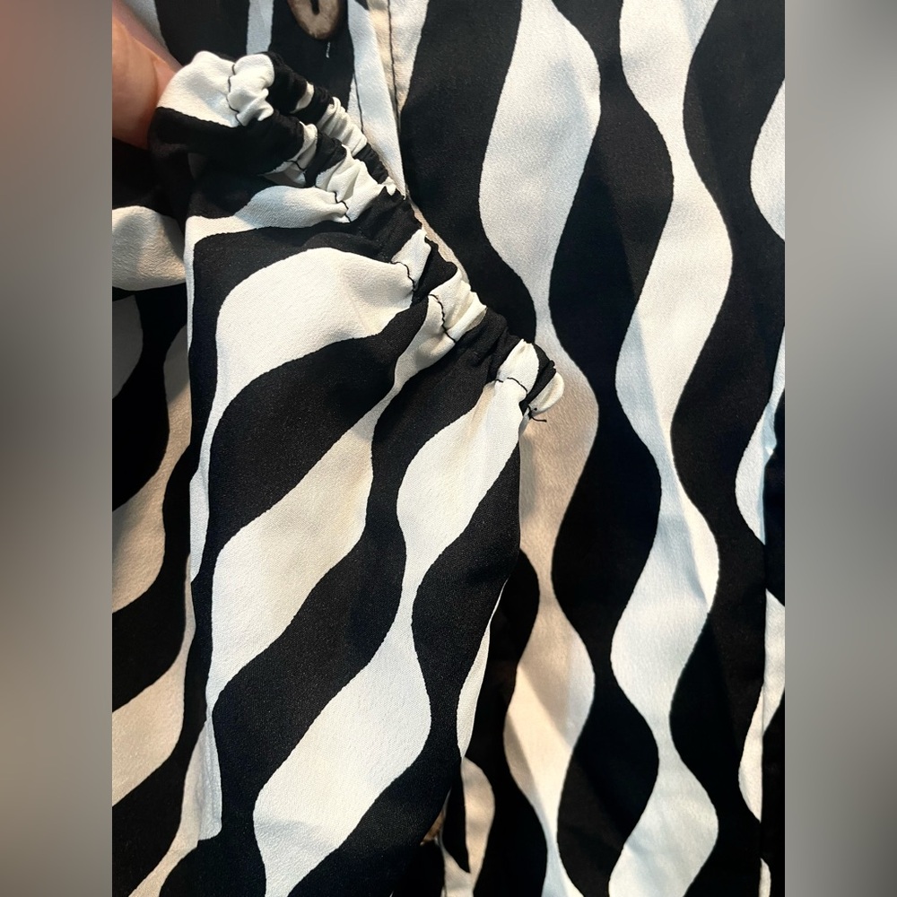 Black & White Pattern Dress - Picture 9 of 12